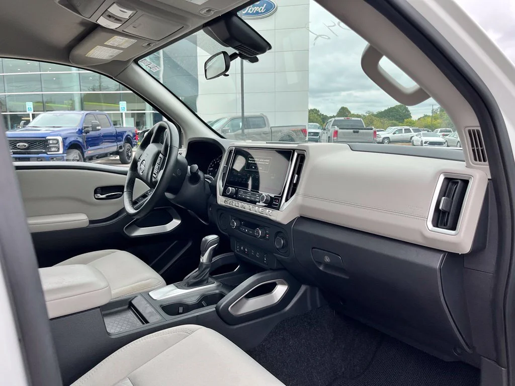 Used 2025 White Nissan SV image 18