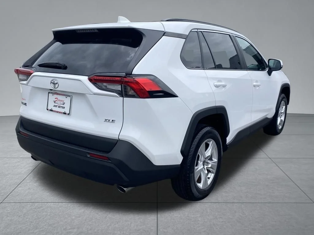 Used 2021 White Toyota XLE image 15