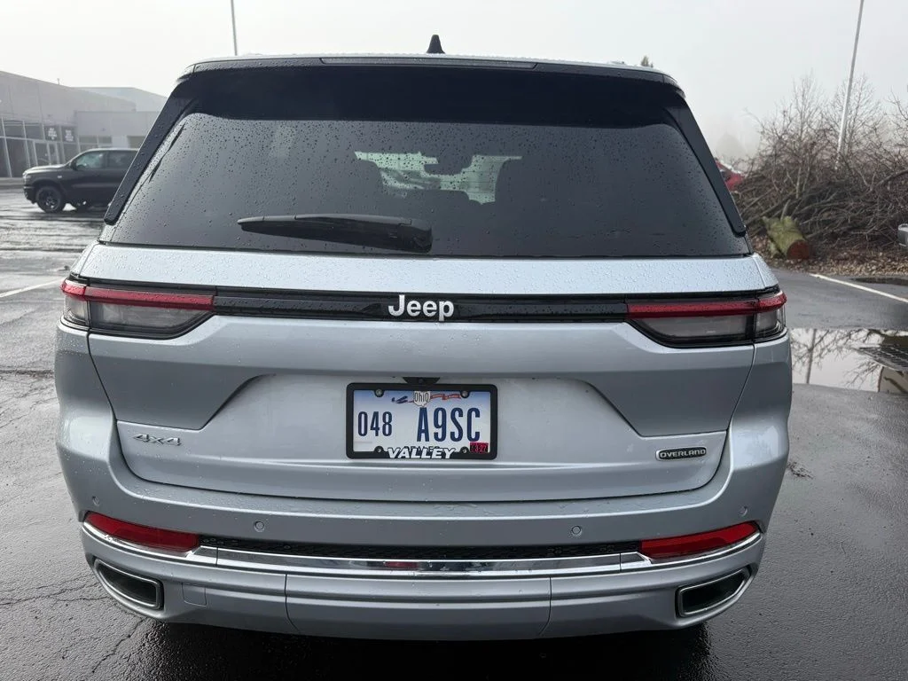 New 2025 Silver Zynith Exterior Paint Jeep Overland image 5