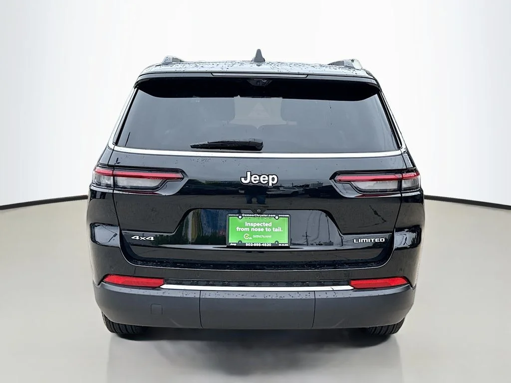 Used 2025 Diamond Black Crystal Pearlcoat Jeep Limited image 6