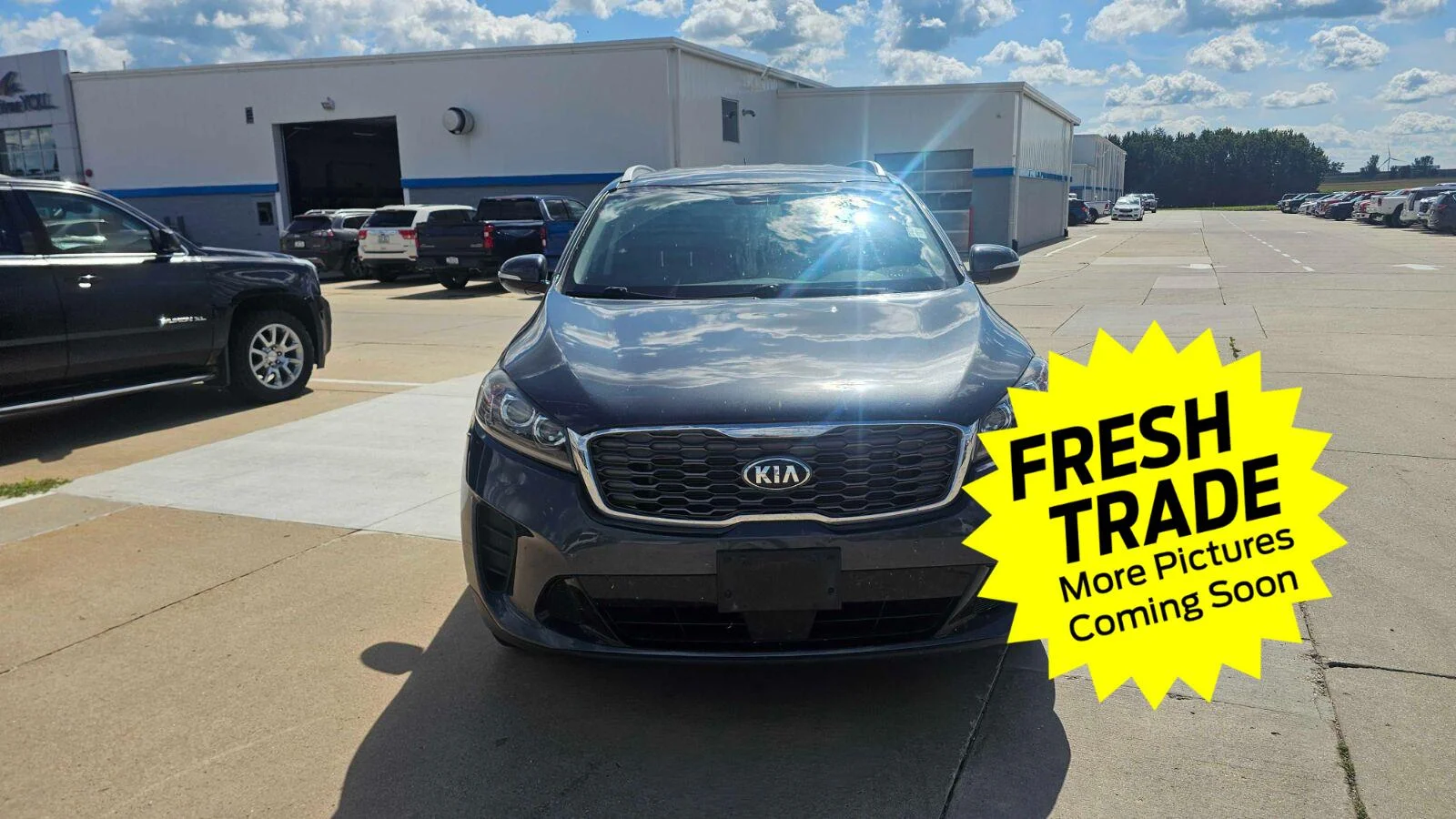 Used 2020 Kia Sorento LX with VIN 5XYPG4A33LG636386 for sale in Charles City, IA