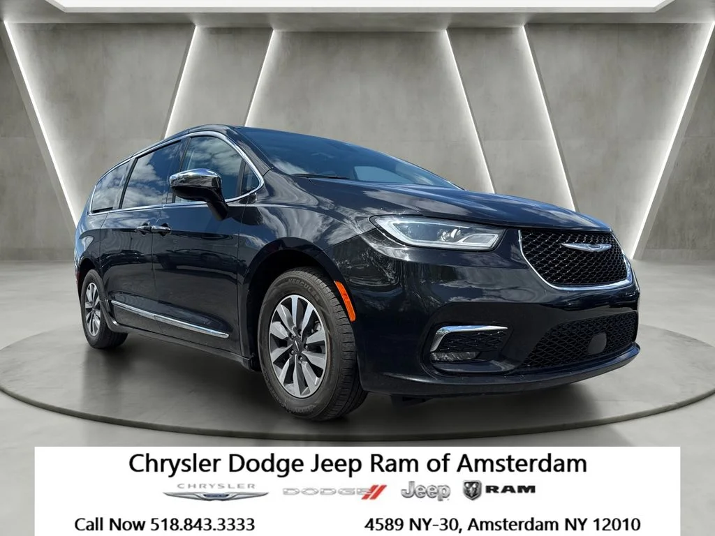 2023 Chrysler Pacifica Hybrid Limited Hybrid's photo