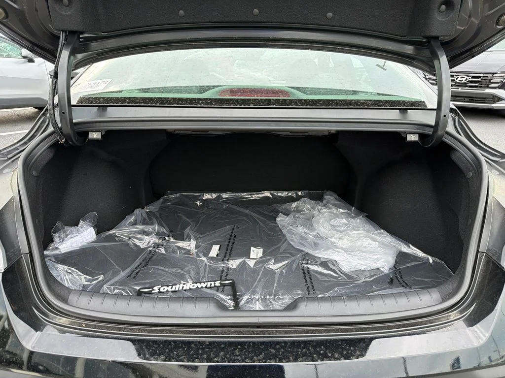 Used 2026 Black Hyundai Blue image 18