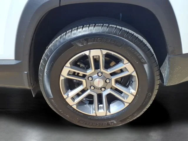 Used 2026 Summit White GMC Elevation image 27