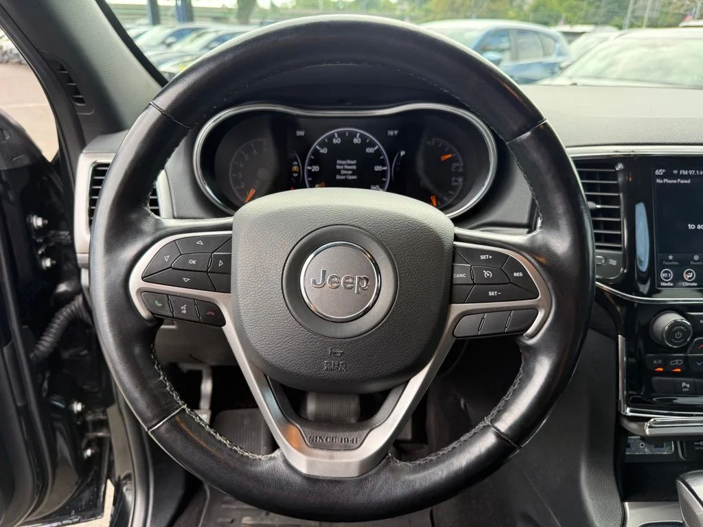 Used 2022 Diamond Black Jeep Laredo X image 12