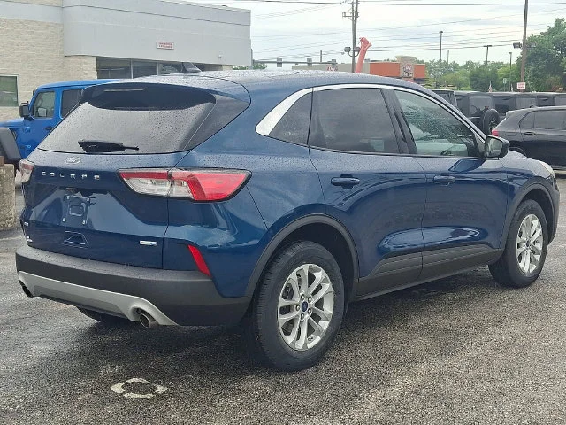 Used 2020 Green Ford SE image 2