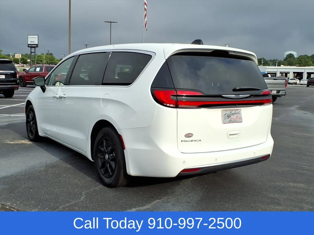Used 2024 White Chrysler Touring L image 5