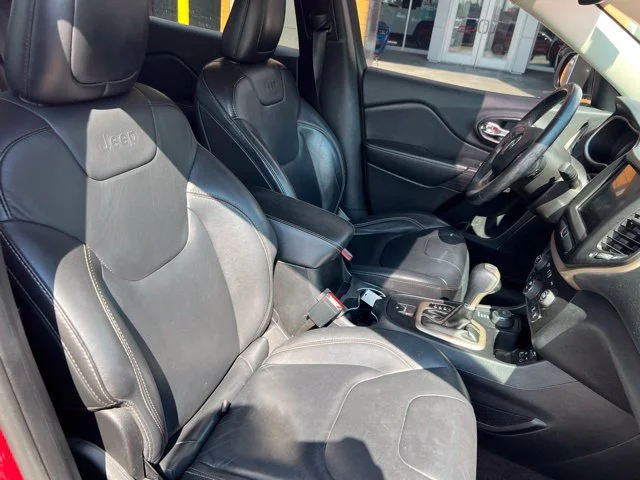 Used 2016 Red Jeep Limited image 29