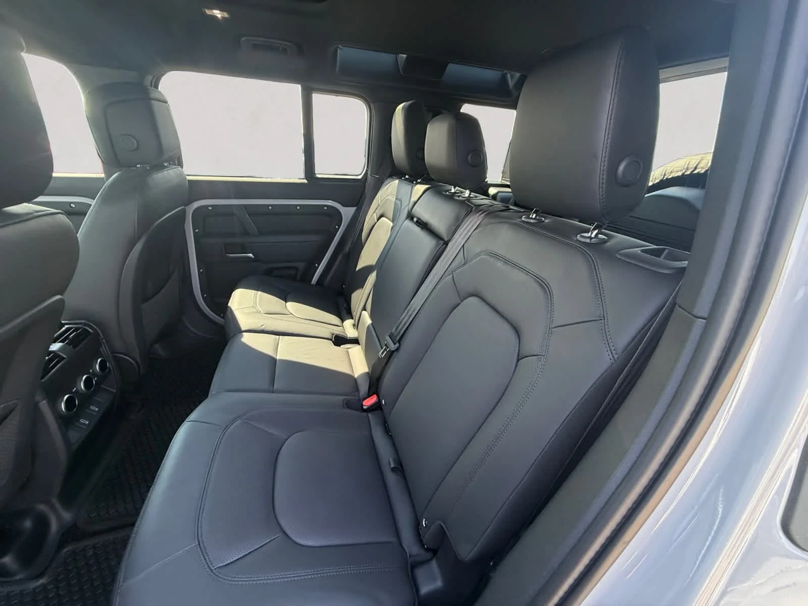 New 2026 Borasco Grey Land Rover X-Dynamic SE image 13