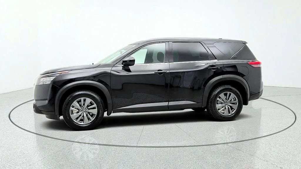 Used 2024 Super Black Nissan S 4WD image 8