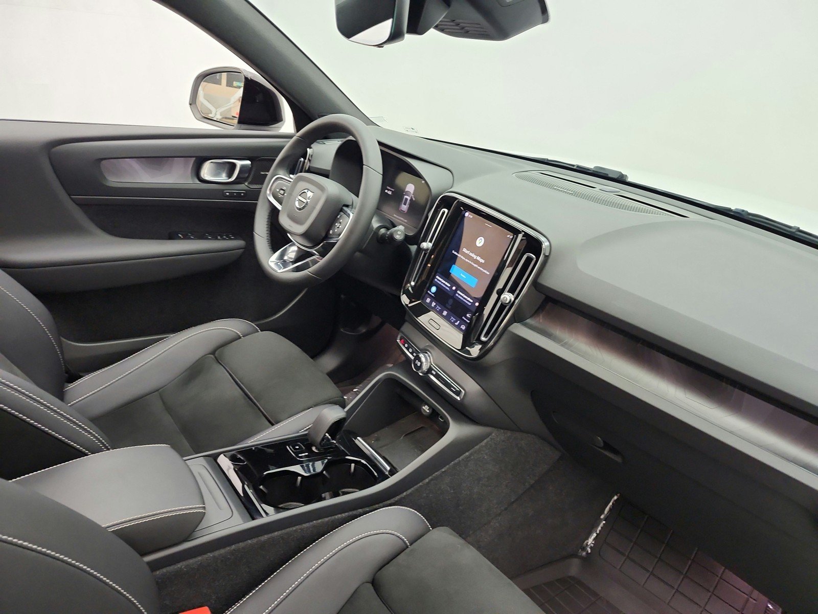 Used 2023 Crystal White Metallic Volvo Ultimate image 18