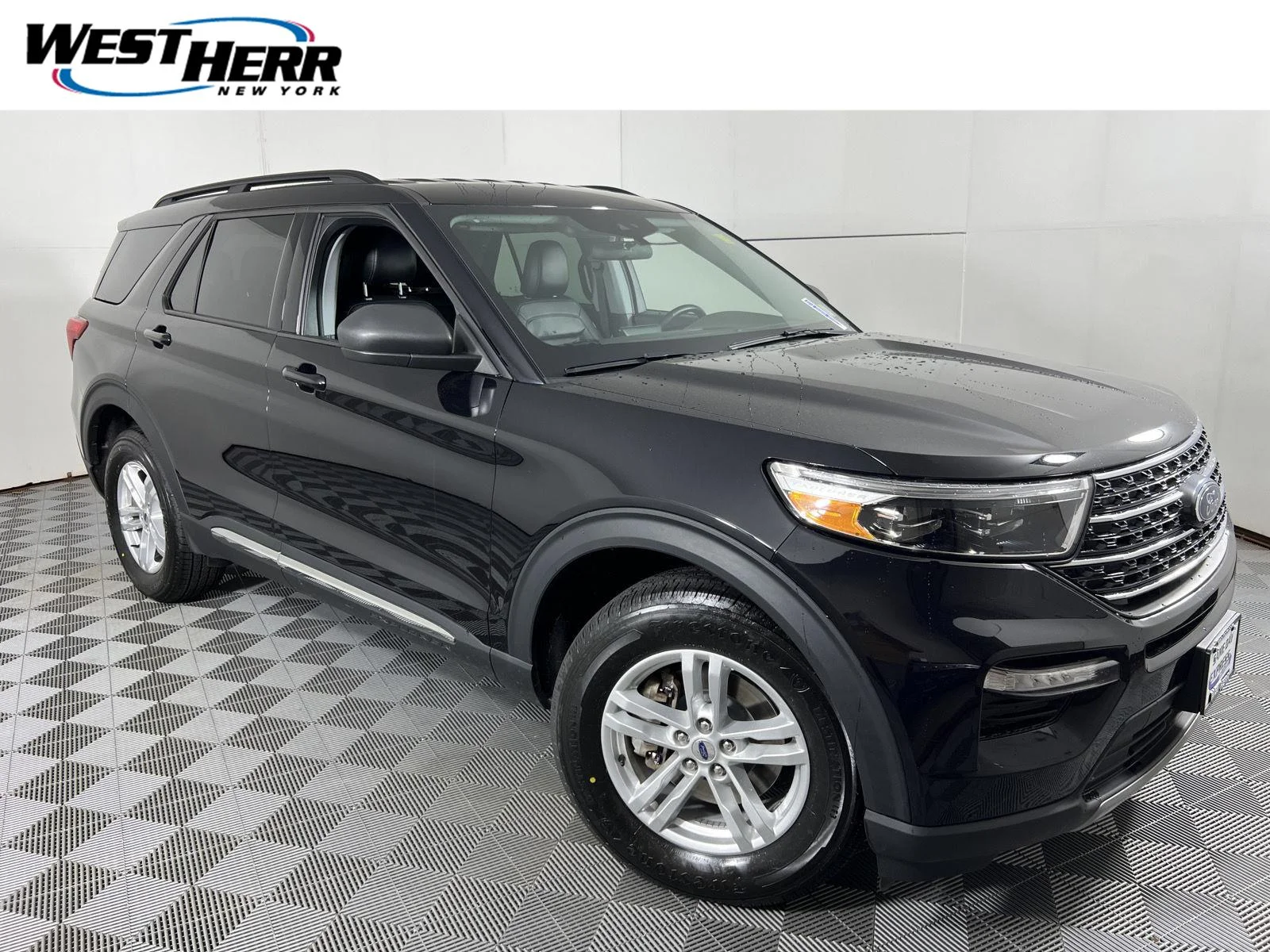 Used 2023 Agate Black Ford XLT image 1
