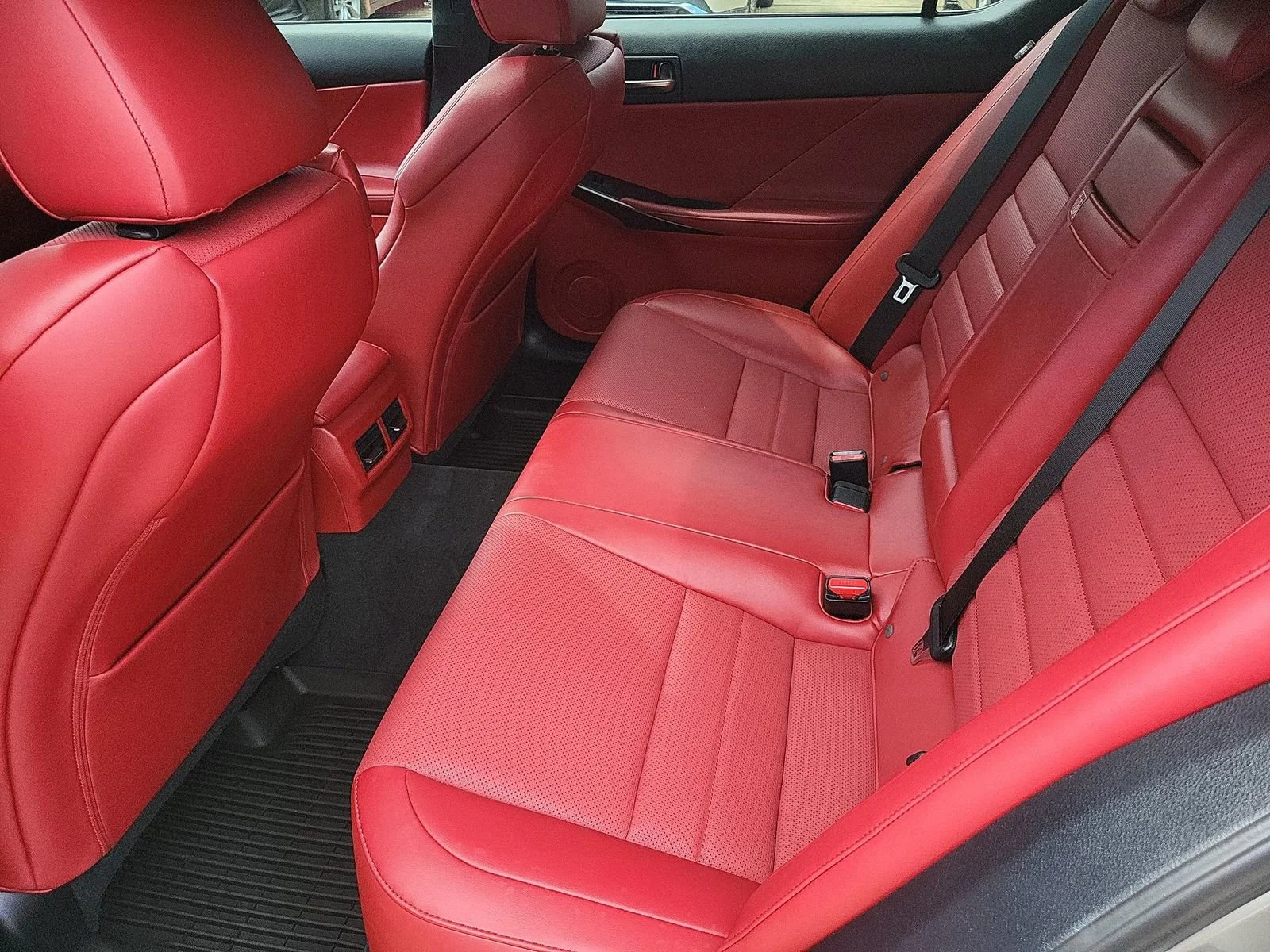 2023 Lexus IS 350 F SPORT - Photo 25