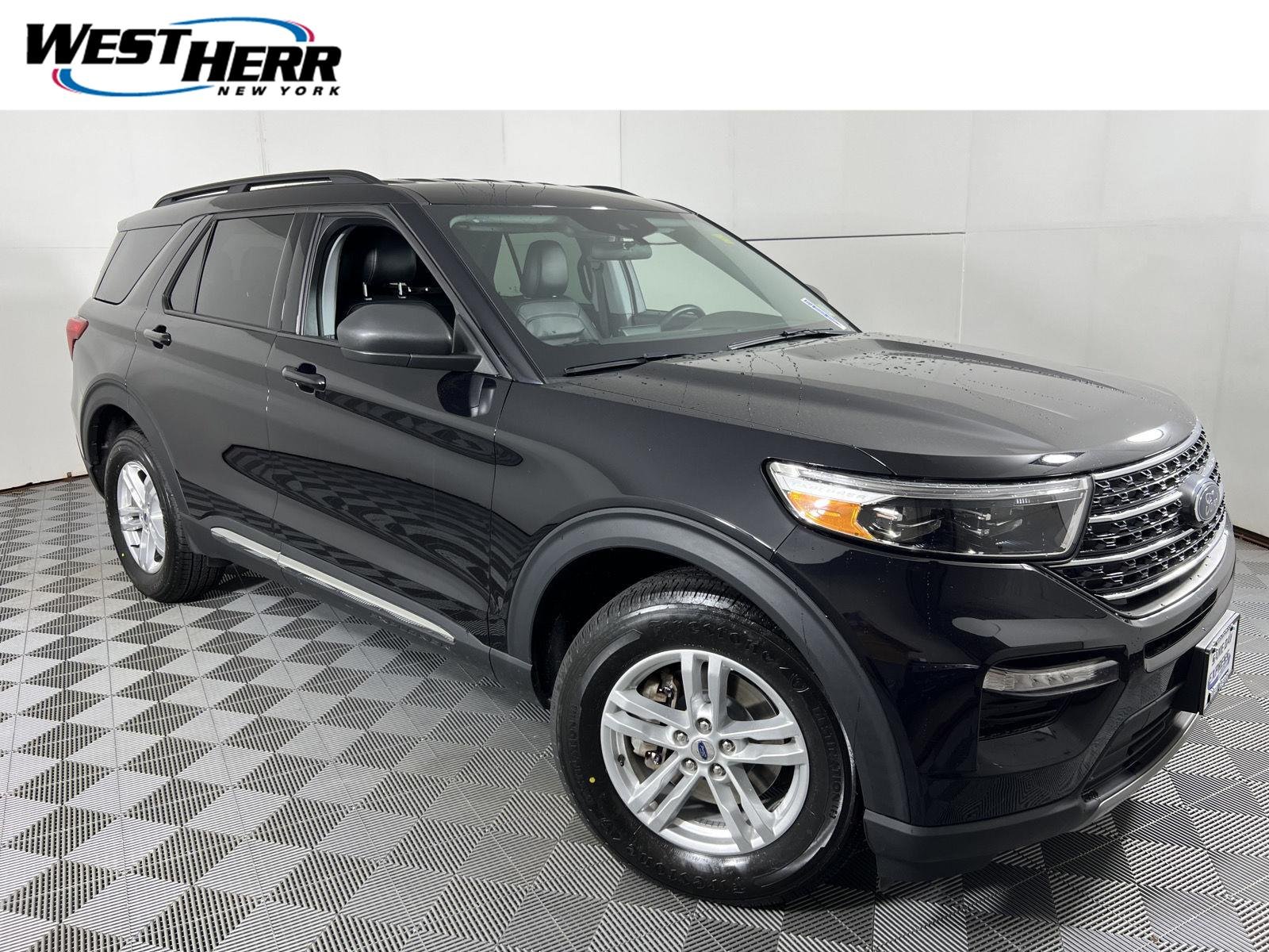 Used 2023 Agate Black Ford XLT image 1