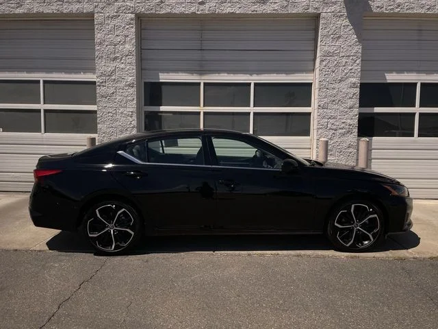 Used 2026 Black Nissan 2.5 SR image 1