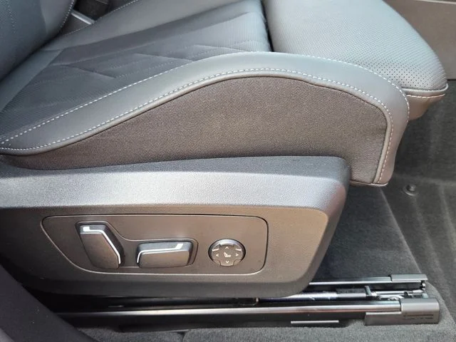 Used 2026 Red BMW M50 xDrive image 25