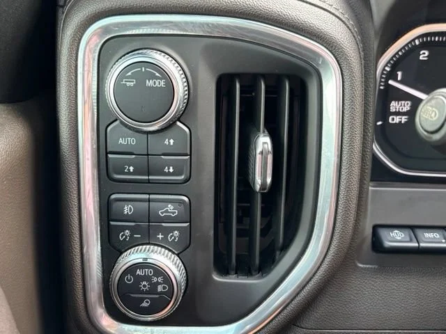 Used 2021 White GMC Denali image 31