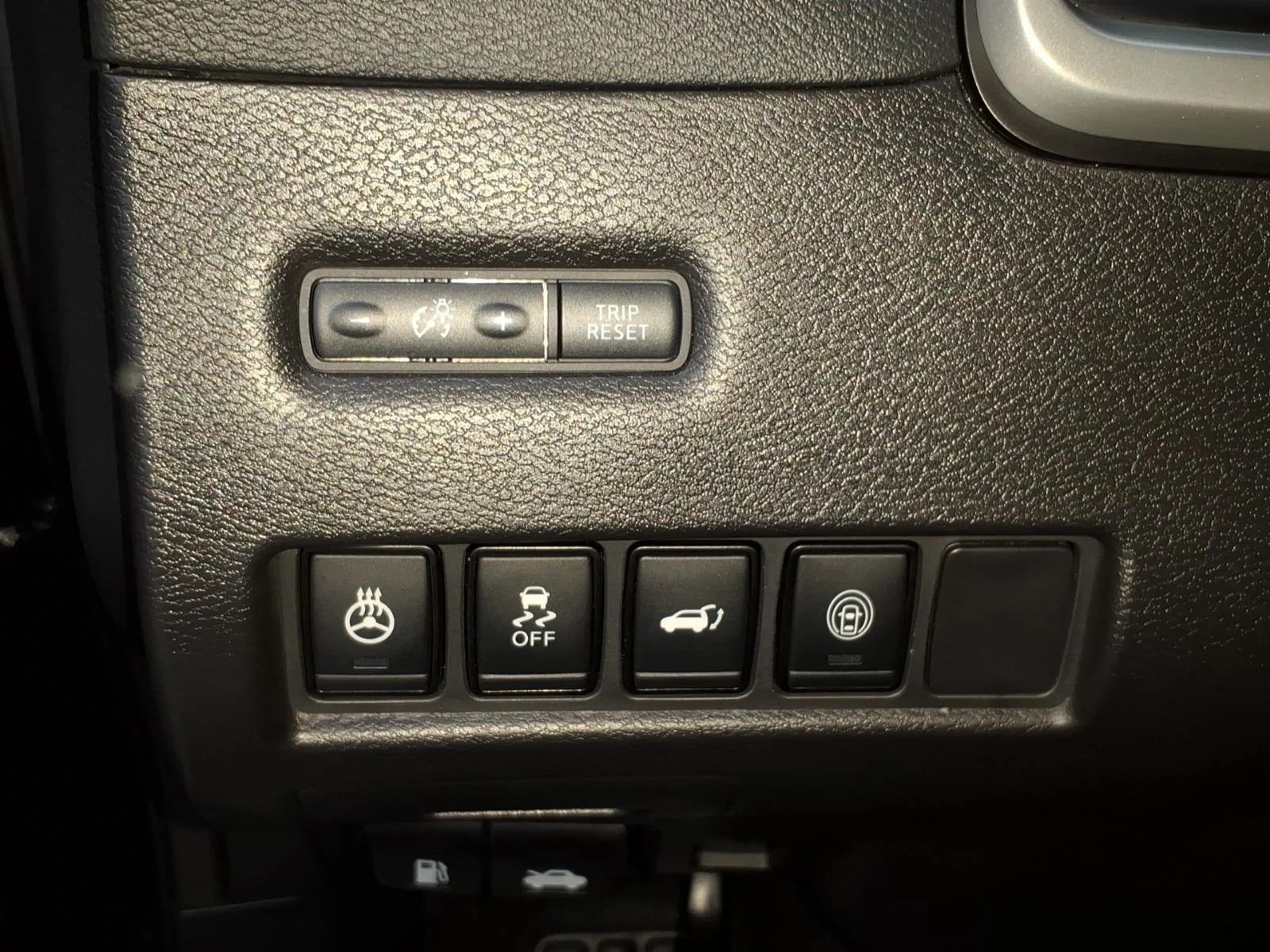 Used 2023 Super Black Nissan Platinum image 15