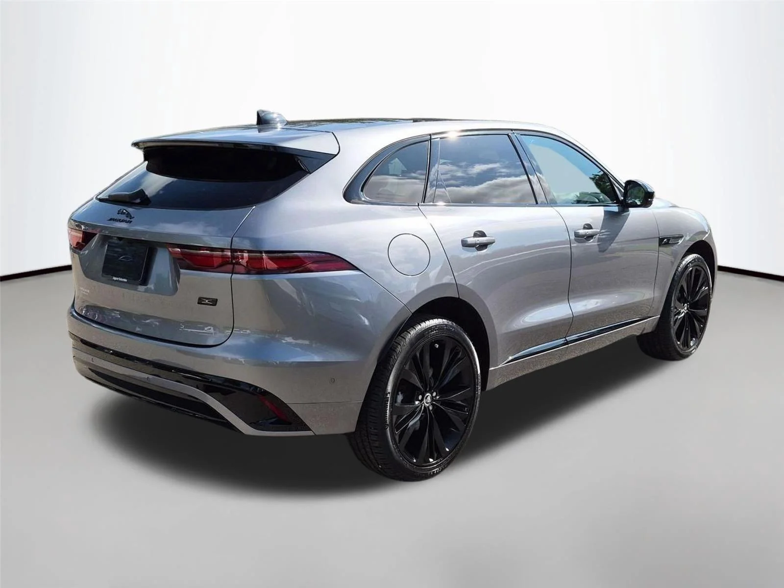 Used 2026 Eiger Grey Metallic Jaguar R-Dynamic S image 5