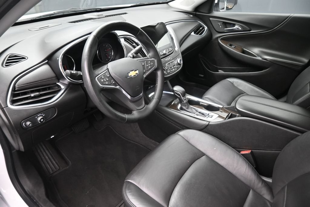 Used 2024 White Chevrolet LT image 19