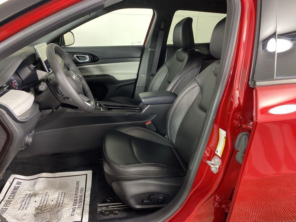 Used 2025 Red Hot Pearlcoat Jeep Limited image 9