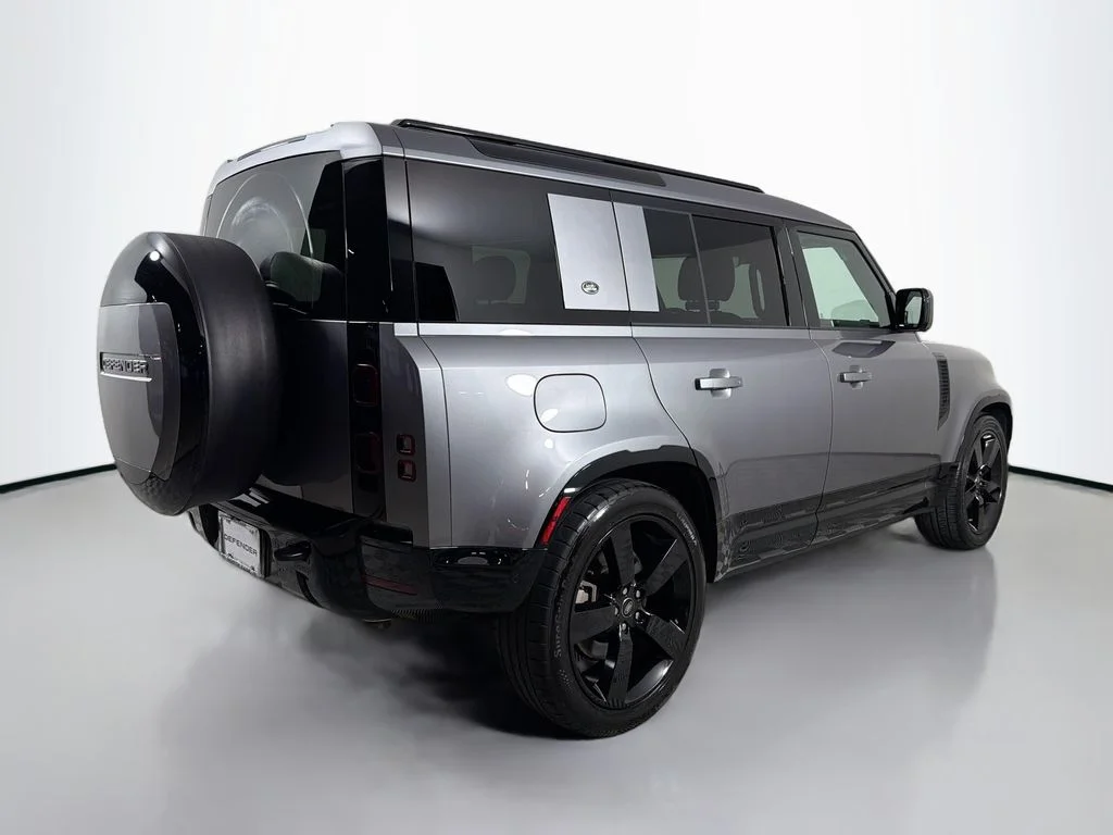Certified Used 2024 Eiger Gray Metallic Land Rover X-Dynamic SE image 5