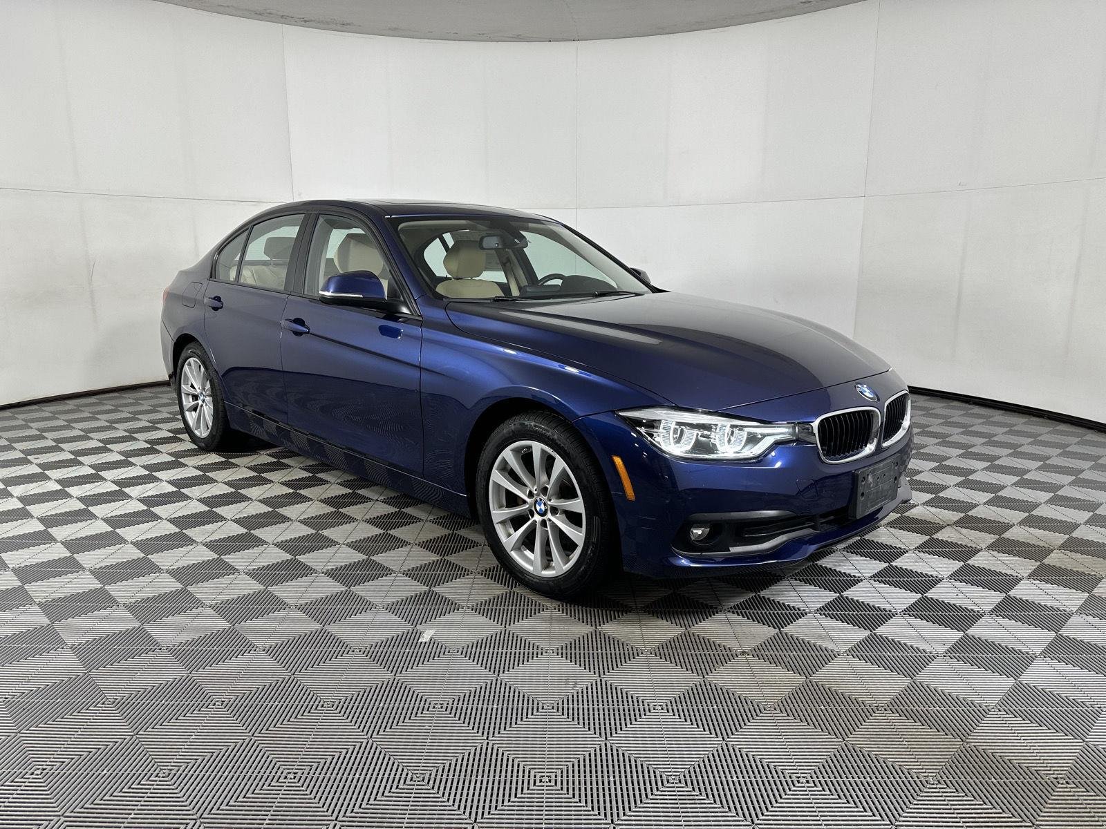 Used 2018 Mediterranean Blue Metallic BMW 320i xDrive image 24