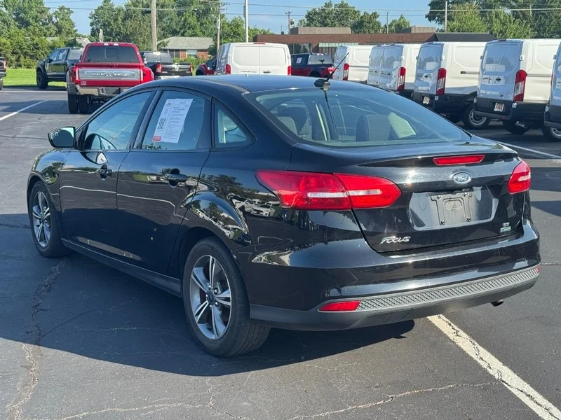 Used 2017 Shadow Black Ford SE image 7