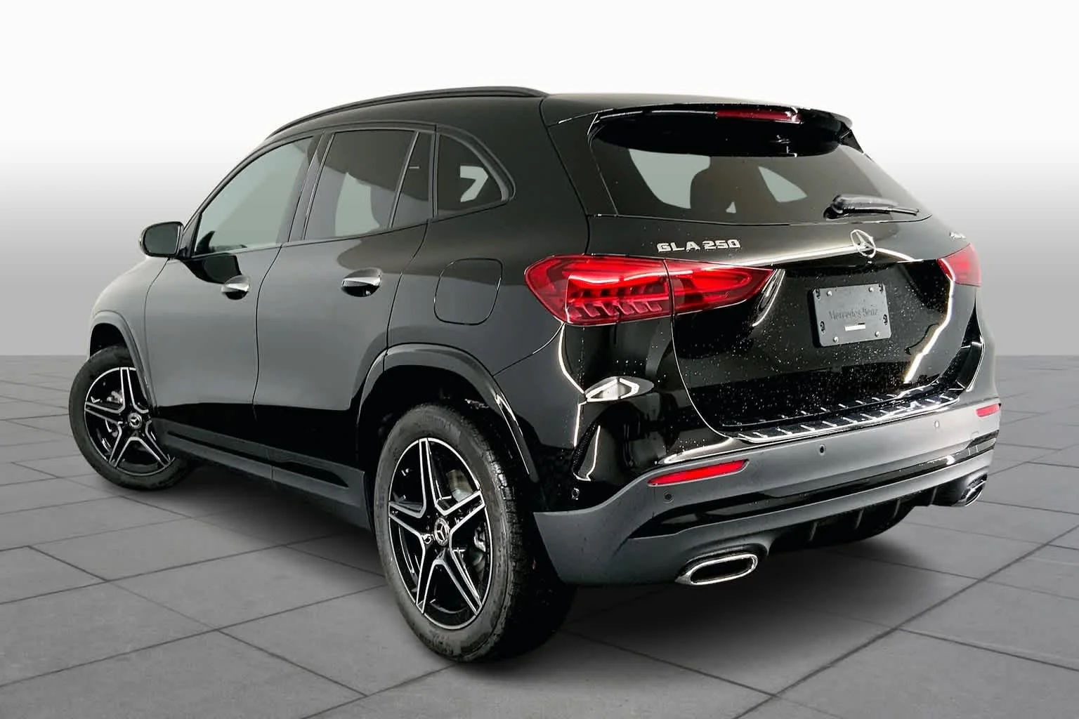 Used 2025 696/Night Black Mercedes-Benz GLA 250 image 4