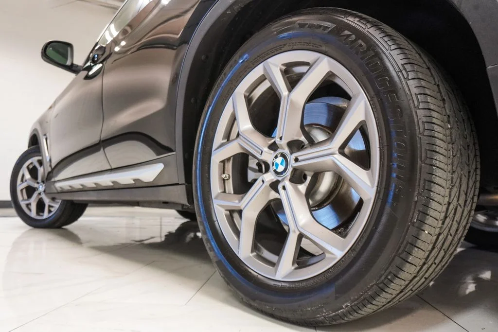 Used 2022 Black BMW sDrive30i image 38