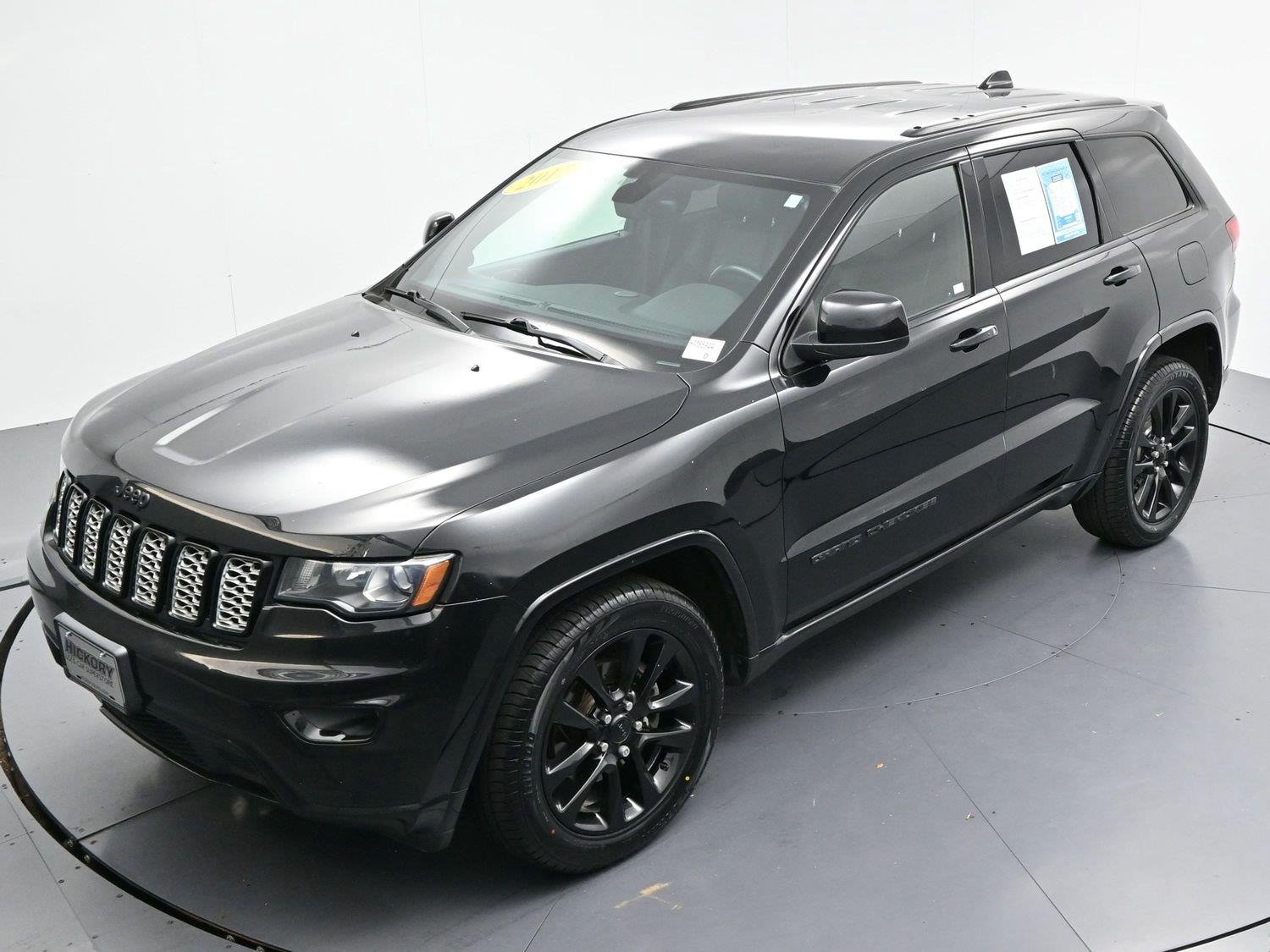 Used 2017 Diamond Black Crystal Pearlcoat Jeep Altitude image 40