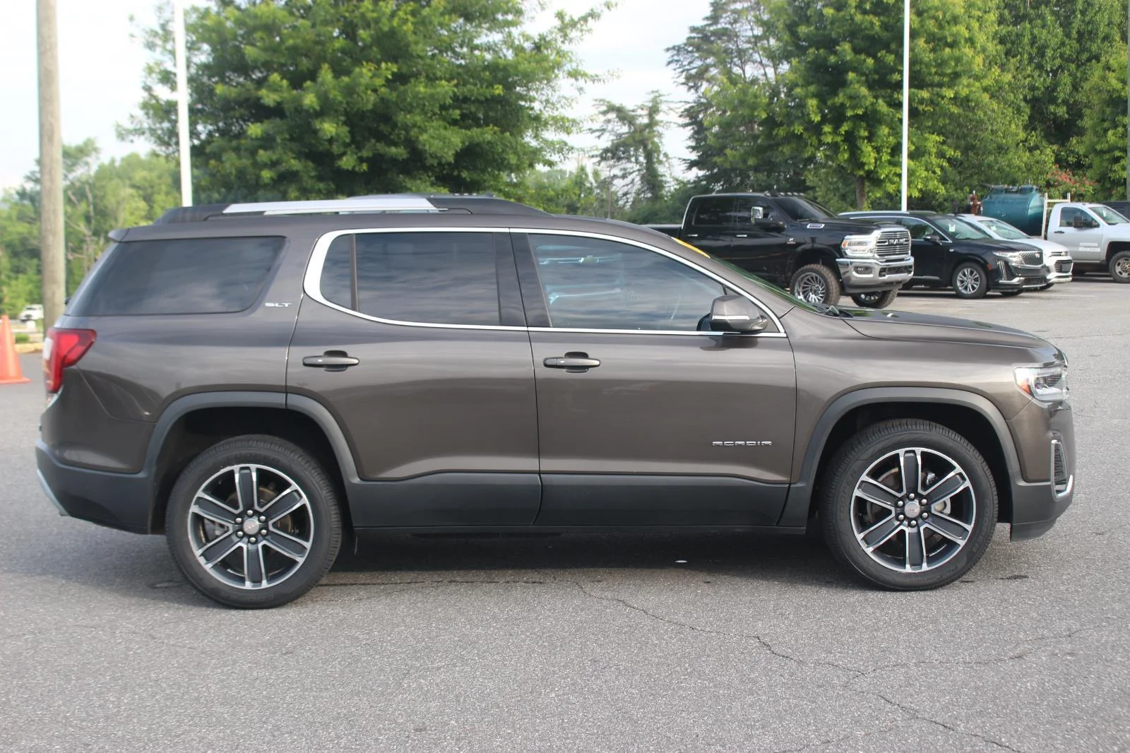 Used 2020 SMOKEY QUARTZ METALLIC GMC SLT image 8