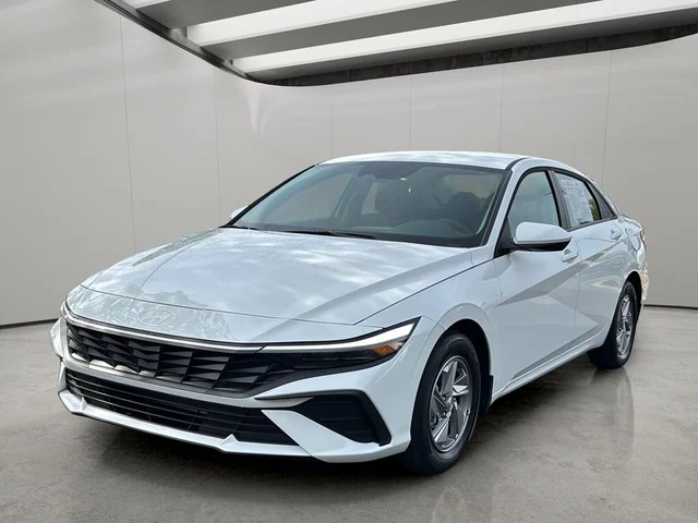 2025 Hyundai Elantra SE