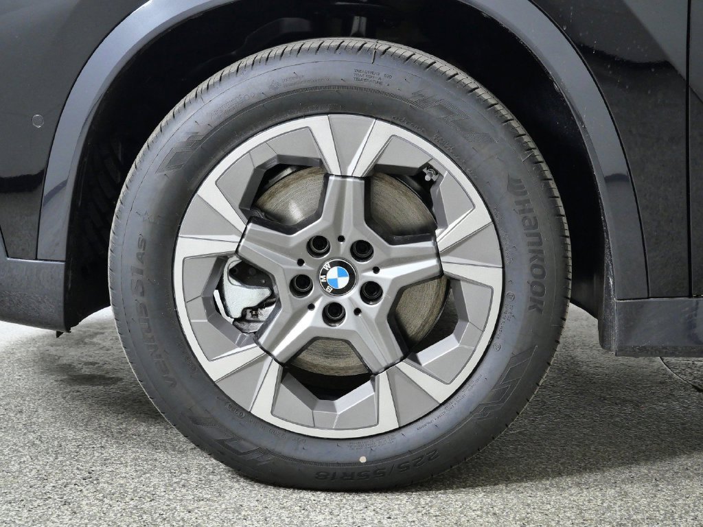 Used 2026 Jet Black BMW xDrive28i image 18
