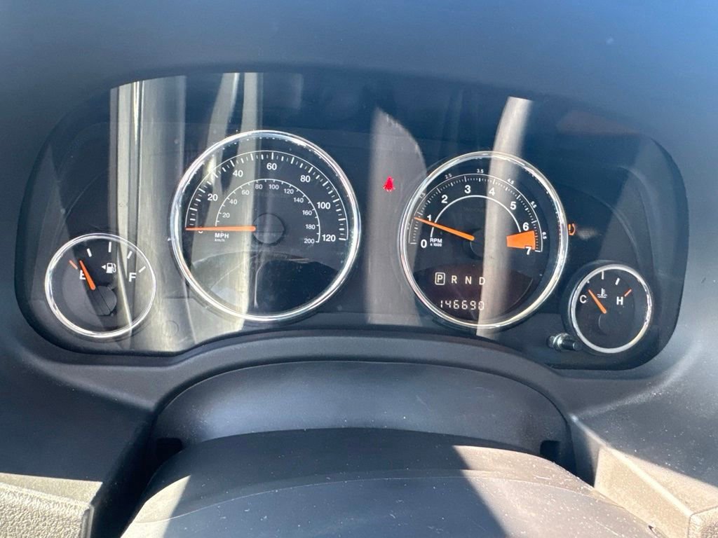 Used 2016  Jeep Latitude image 32