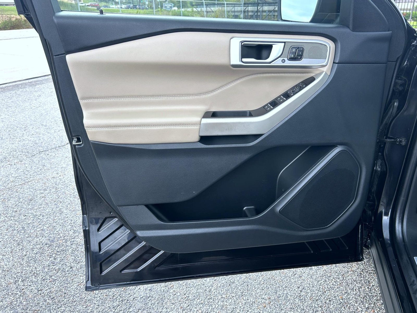 Used 2022 Black Ford Limited image 9