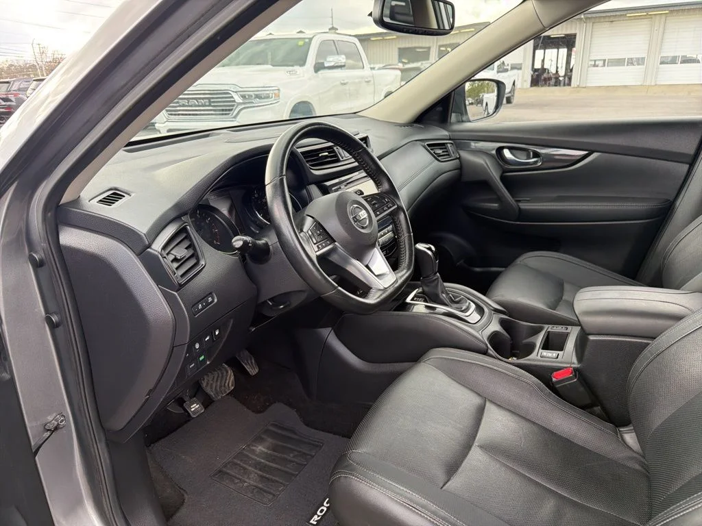 Used 2018 Gray Nissan SL image 27