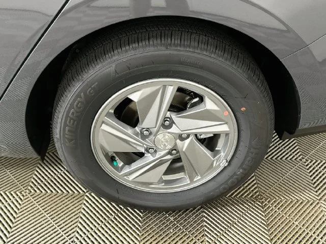 New 2026 Hyundai ELANTRA SE