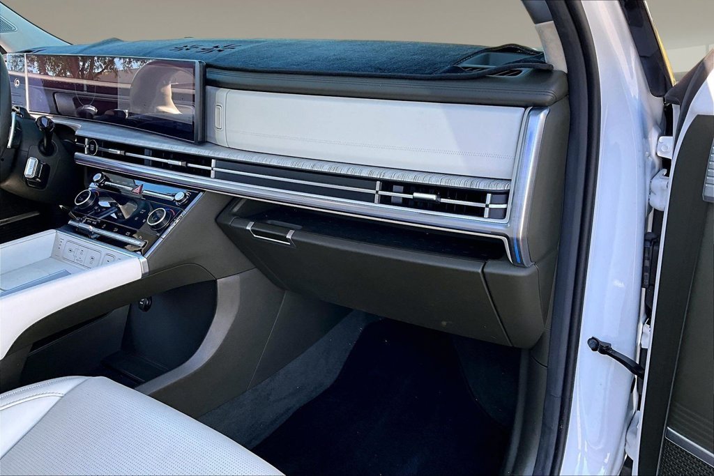 Used 2025 White Hyundai Calligraphy image 16