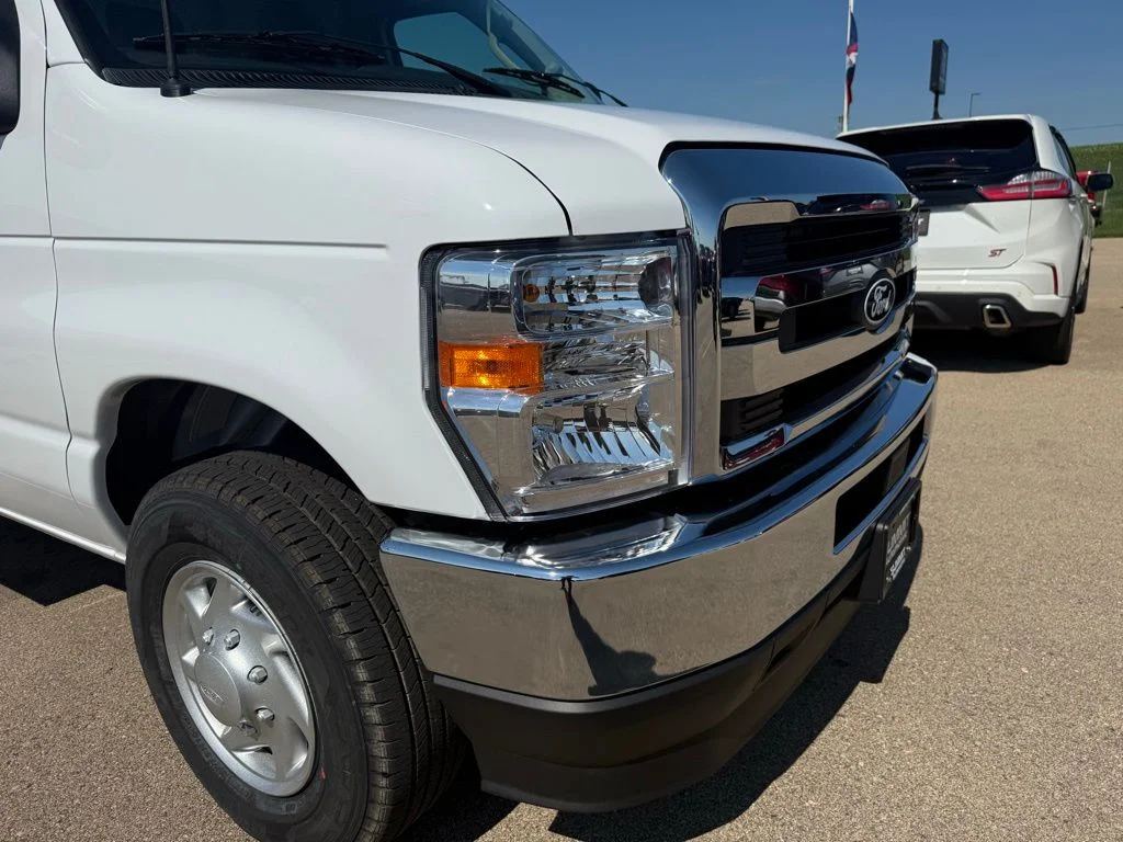 New 2026 Oxford White Ford E-350 SRW image 33