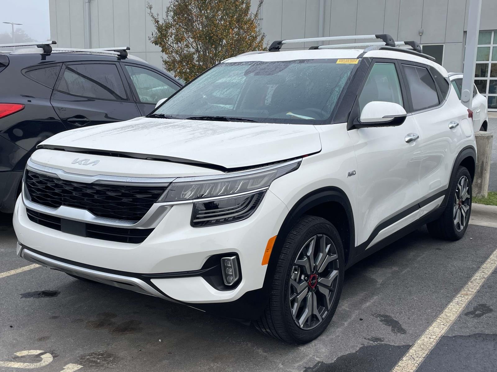 Used 2023 Snow White Pearl Kia SX image 2