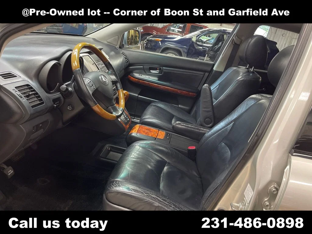 Used 2004  Lexus 330 image 13