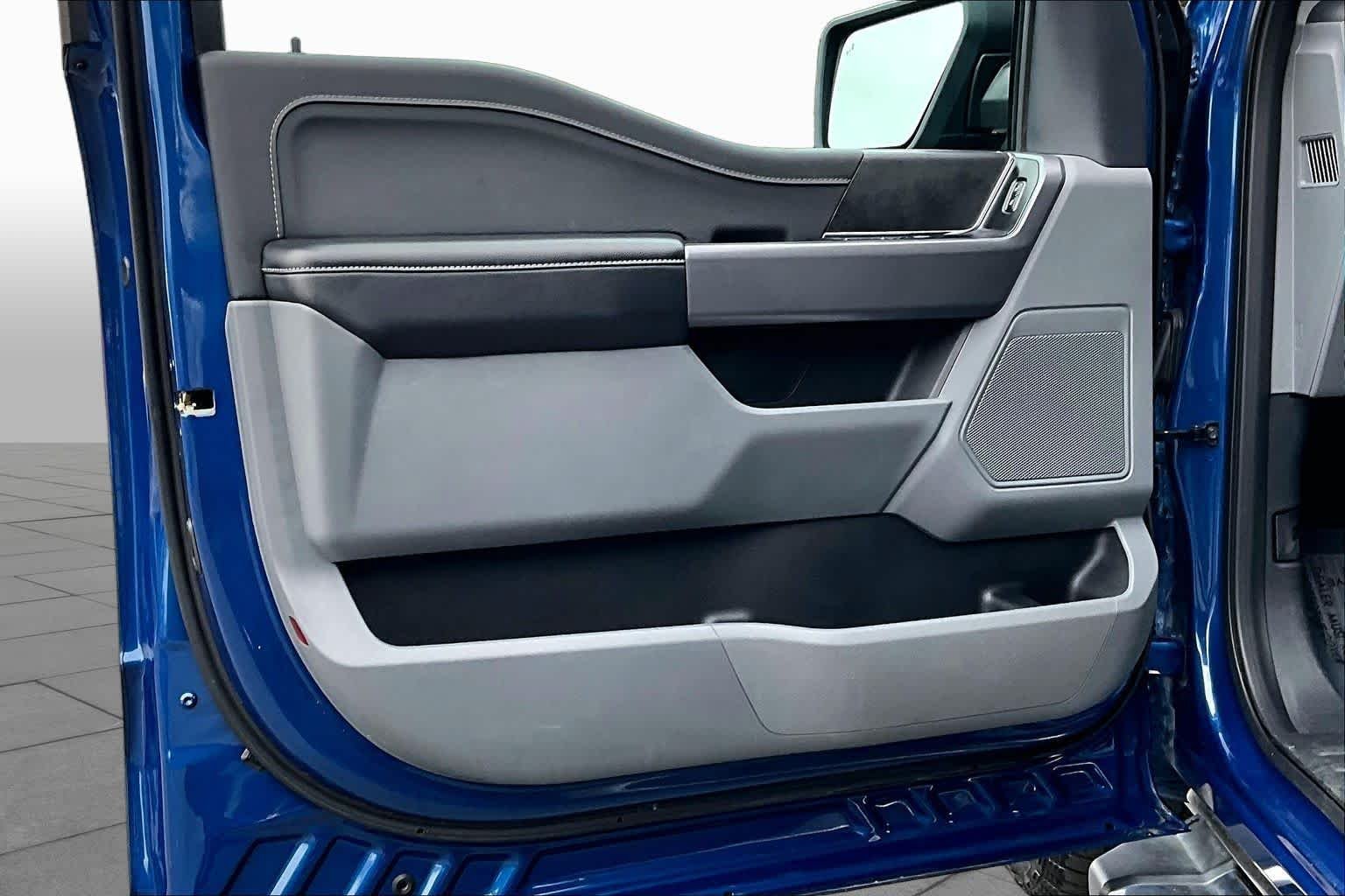 Used 2025 Atlas Blue Metallic Ford XLT image 20