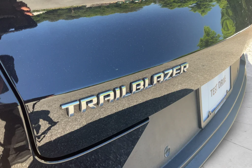 Used 2022 Black Chevrolet LS image 27