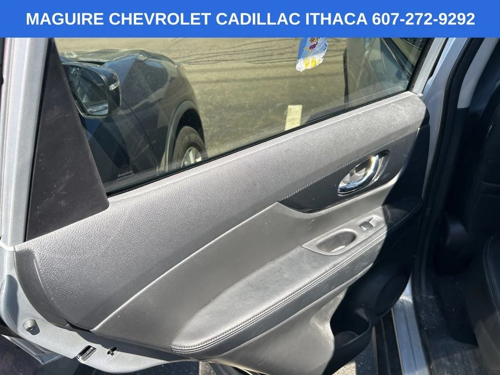 Used 2019 Silver Nissan SL image 7