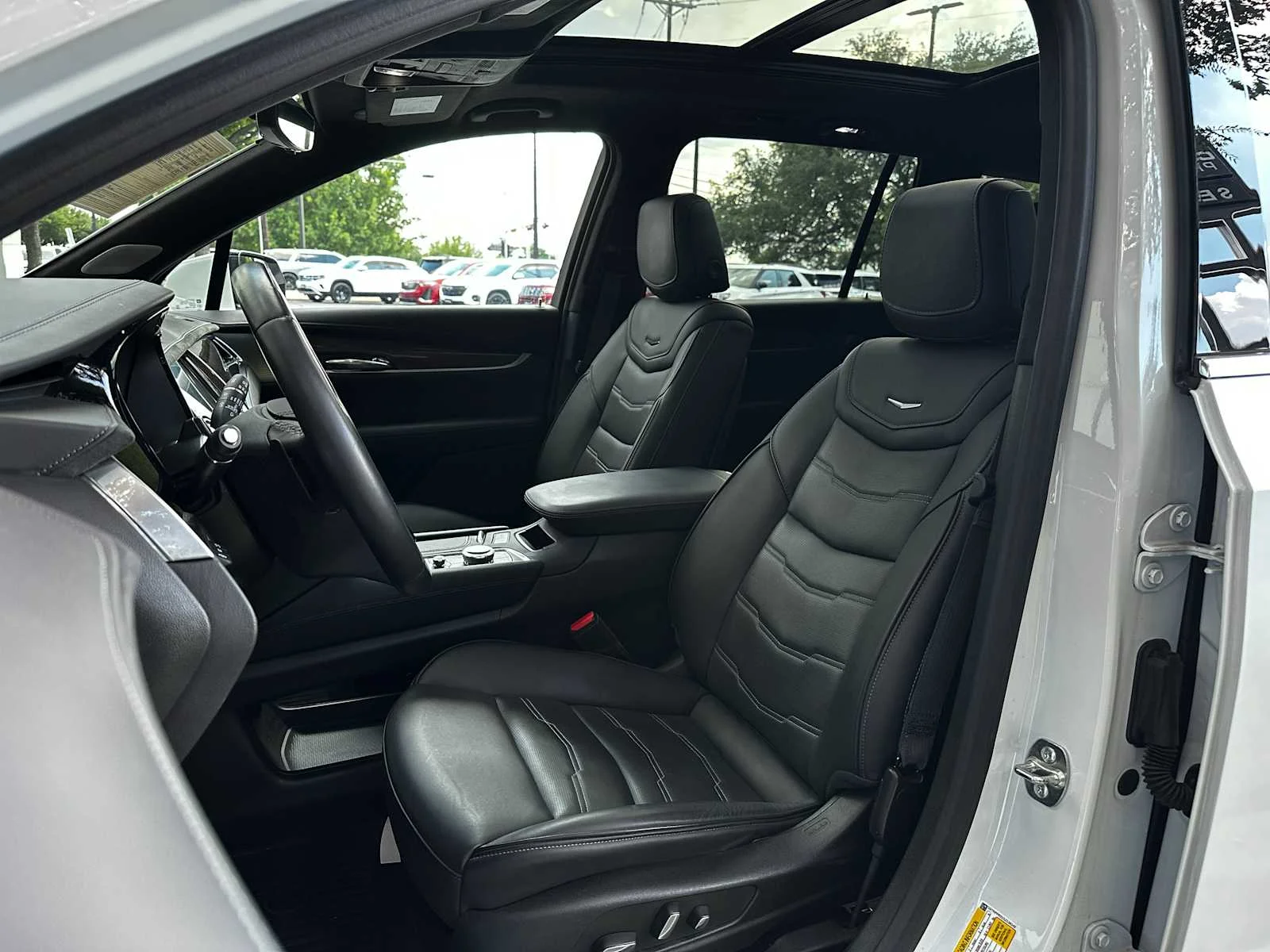 Certified Used 2025 Crystal White Tricoat Cadillac Premium Luxury image 9
