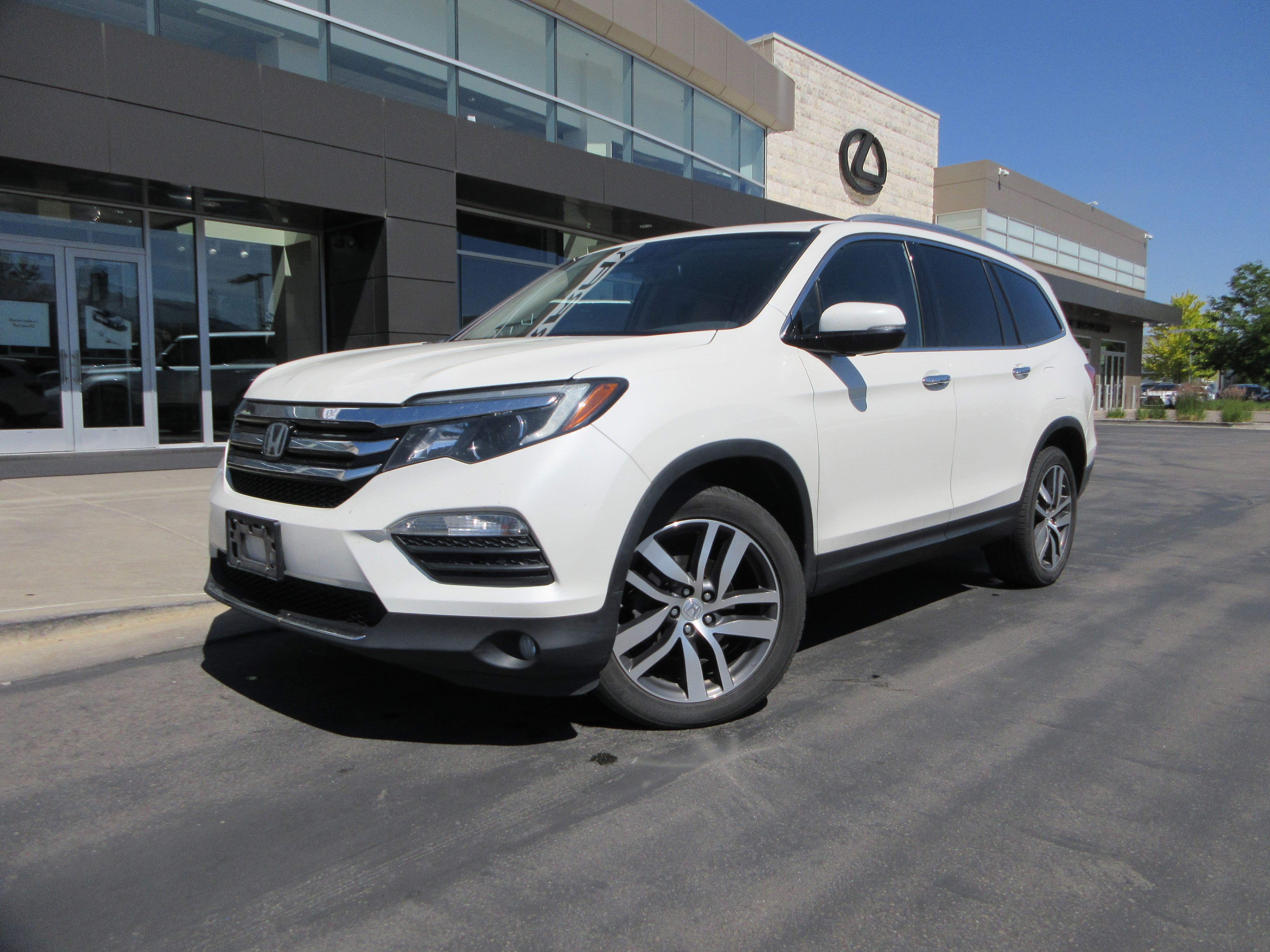 2016 Honda Pilot 4WD Touring's photo