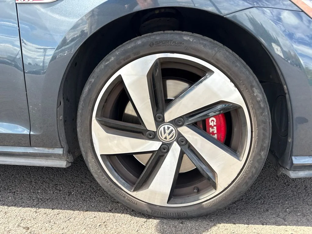 Used 2019 Night Blue Metallic Volkswagen 2.0T SE image 25
