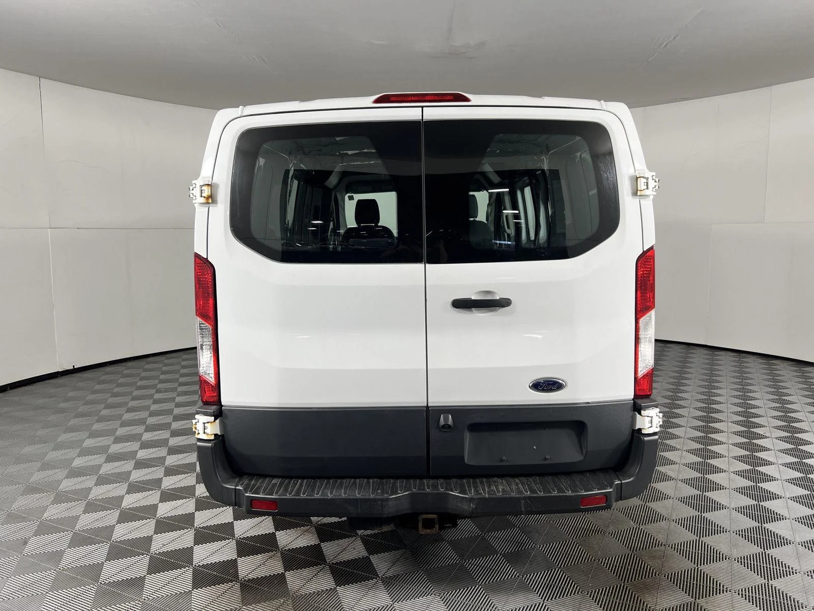 Used 2016 Wh Ford  image 3