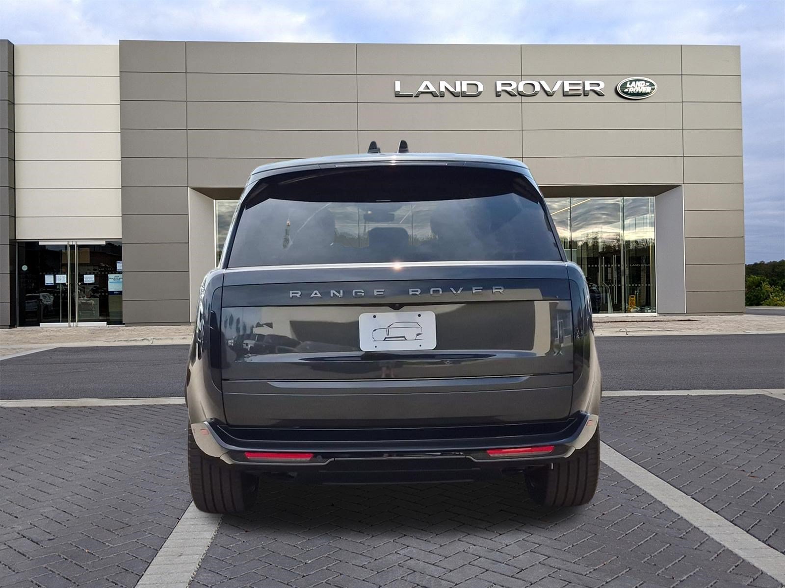 New 2026 Carpathian Grey Premium Metallic Land Rover SE image 6